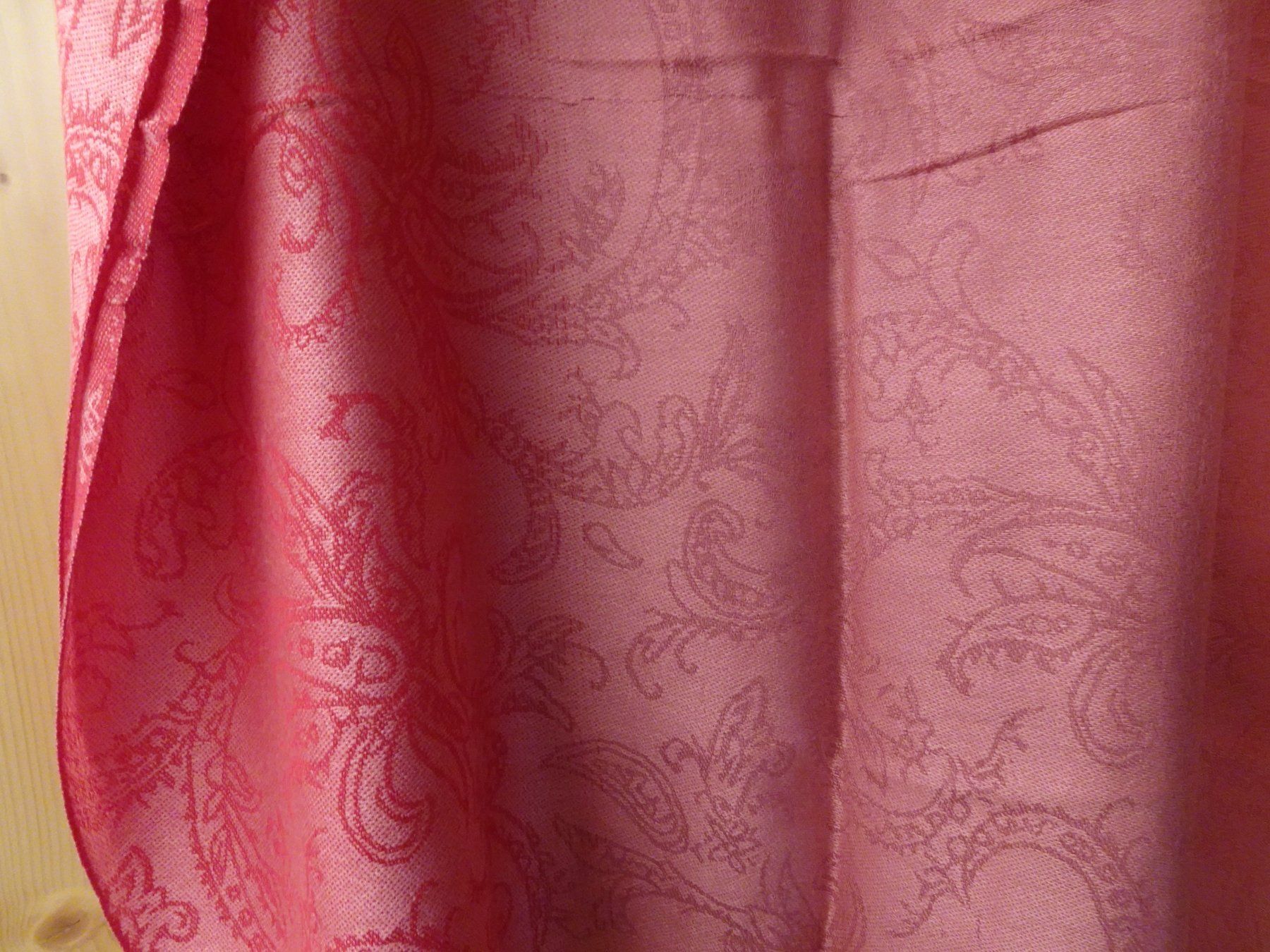 Foulard & Sciarpe: Wunderschöner pinker Schal 172 cm x 68 cm - 426101 – Usato da Küssnacht am Rigi venduto da Good4Deckeli 1