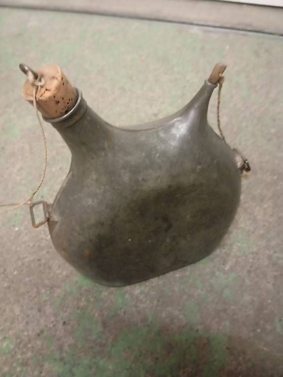 Schweizer Armee Attrezzatura & Pezzi di ricambio: Antike Wasserflasche Armee – Usato da Basel venduto da Petergunn