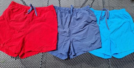 3 Stoma- Badeshorts + Stoma-Gürtel Marke Zours - neuwertig