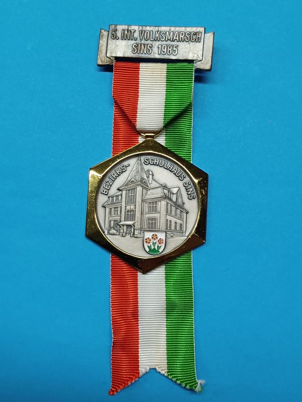 Medaglie: Sins - Schulhaus 1985 (B219) – Usato da Schwanden GL venduto da Suvorov 2