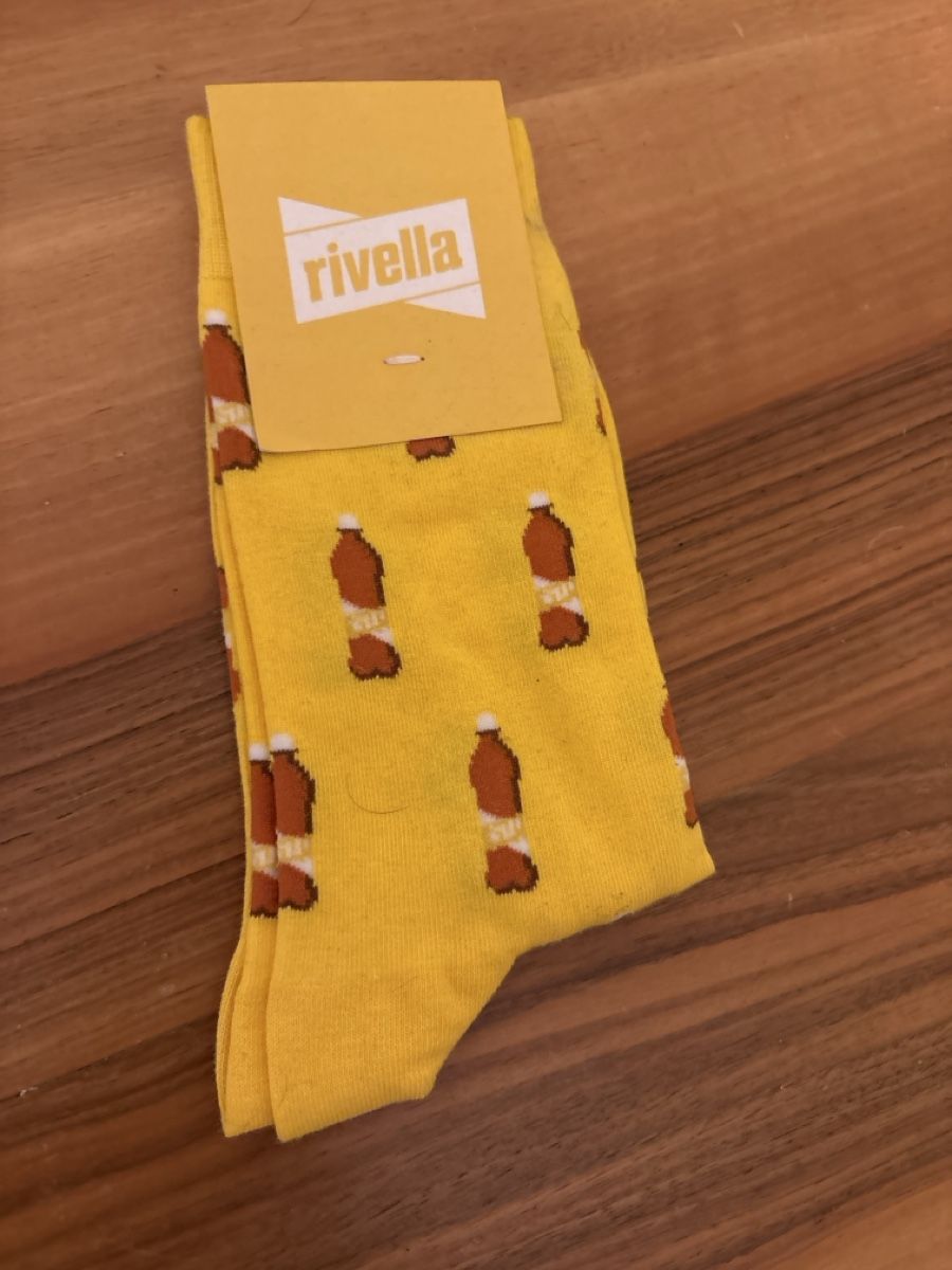 Calze: Rivella Socken gelb mit Flaschenmuster neu – Nuovo (secondo la descrizione) da st.gallen venduto da Garagen_Verkauf