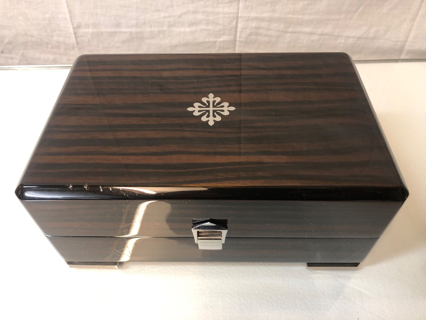 Patek Philippe Scatole porta orologi: Patek Philippe Schatulle inkl. Schutztuch – Usato da Brunnen venduto da Allerwaren 2