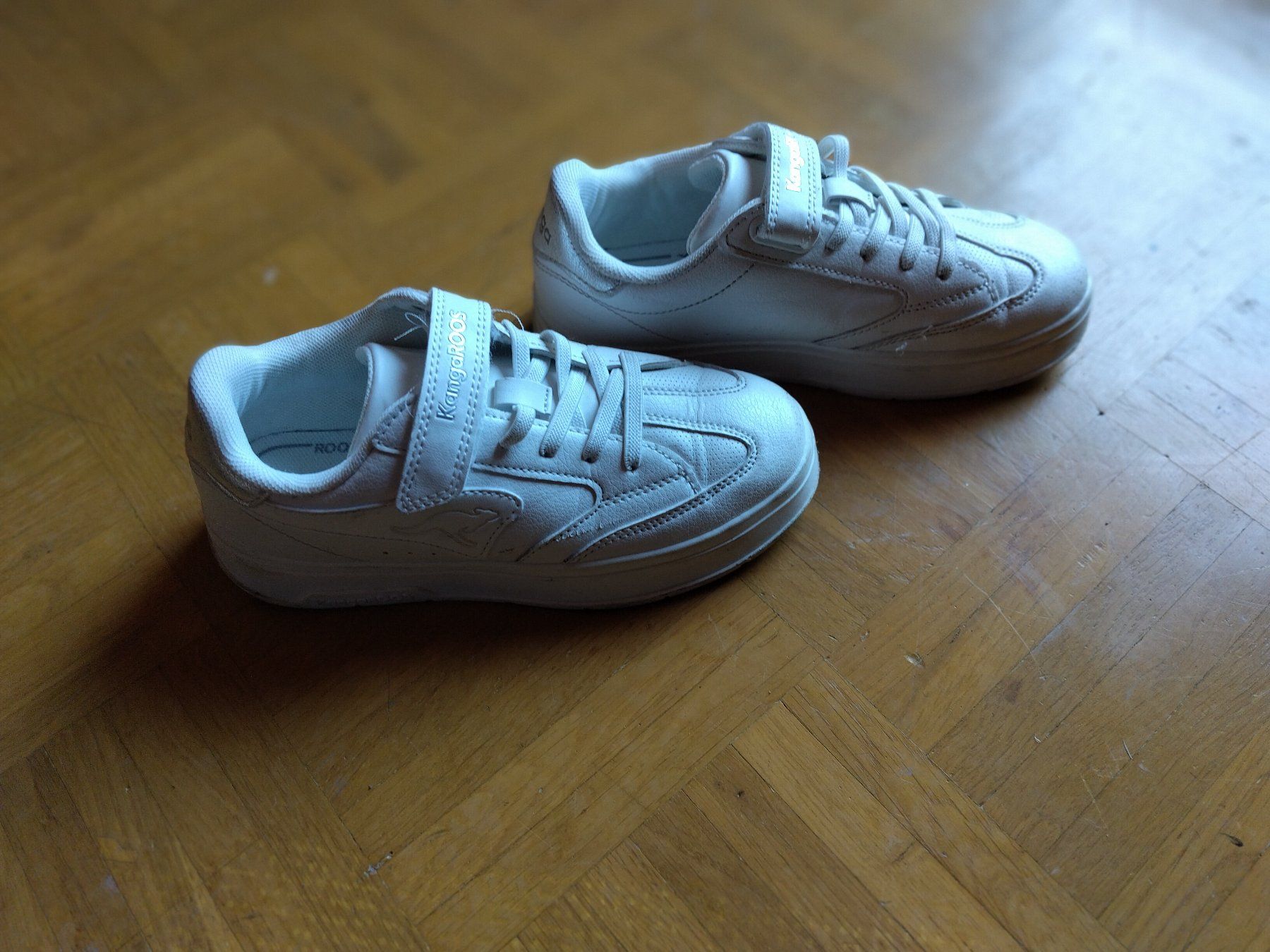 Herrenschuhe: KangaROOs Schuhe Kinder Weiss Grösse 33 – Gebraucht aus Oberdorf NW von niederj 1