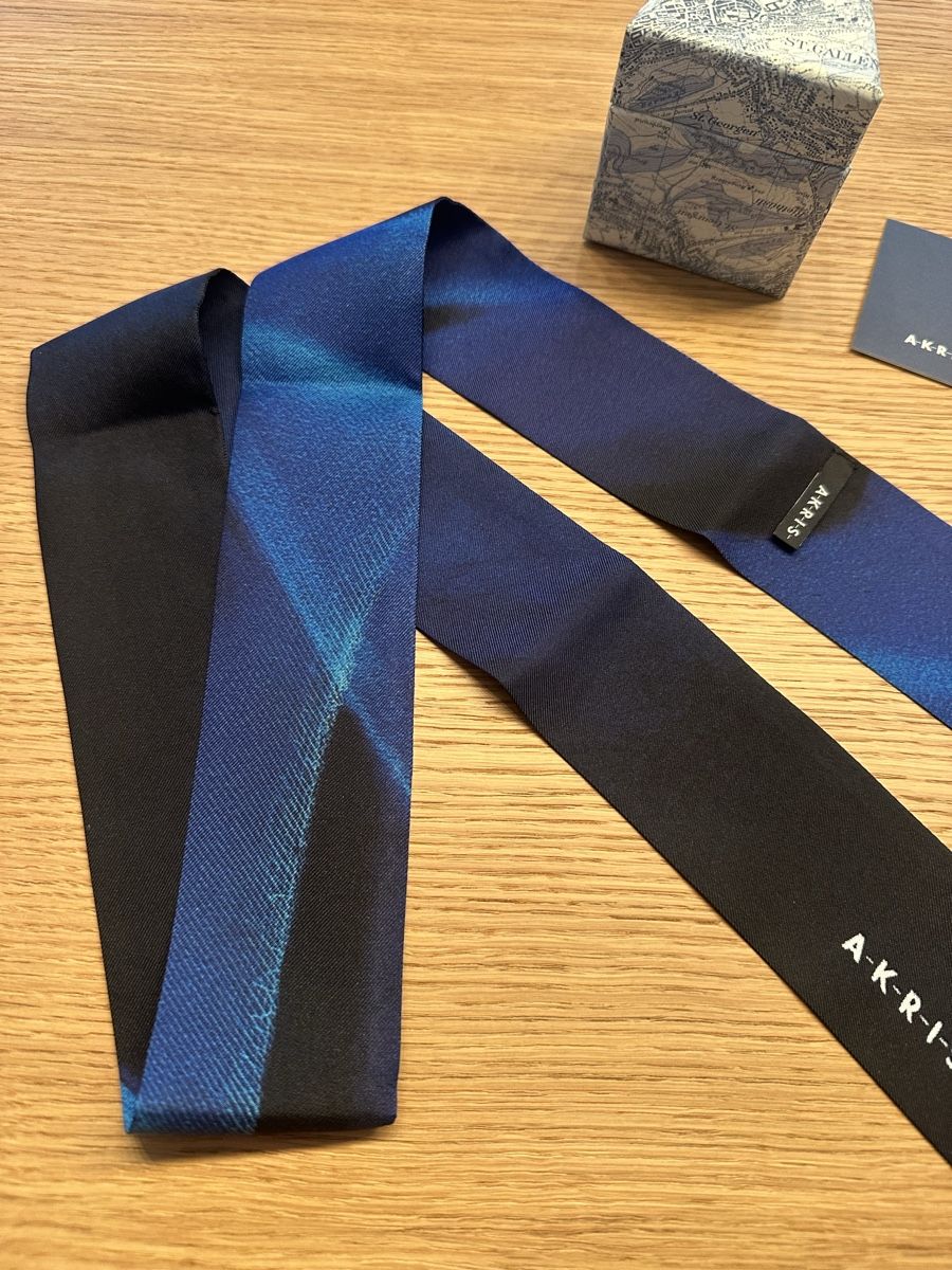 Akris Foulard & Sciarpe: New AKRIS 100% silk twilly scarf – Nuovo e nell'imballaggio originale da St. Niklausen LU venduto da lau_259n 2