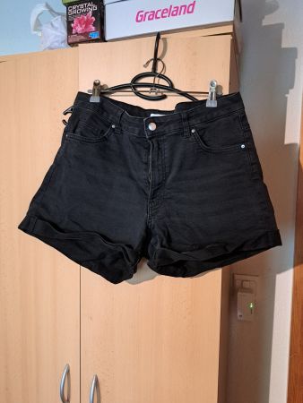 Short noir taille haute