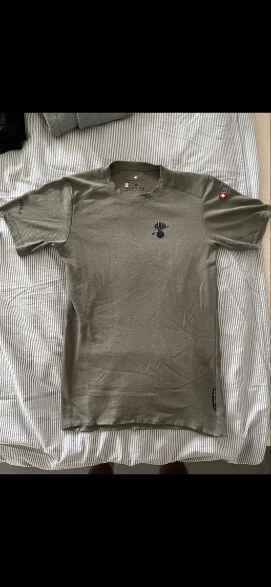 Schweizer Armee T-shirt: Grenadier Schweizer Armee T-Shirt, Size M – Nuovo (secondo la descrizione) da Zürich venduto da Eumi7