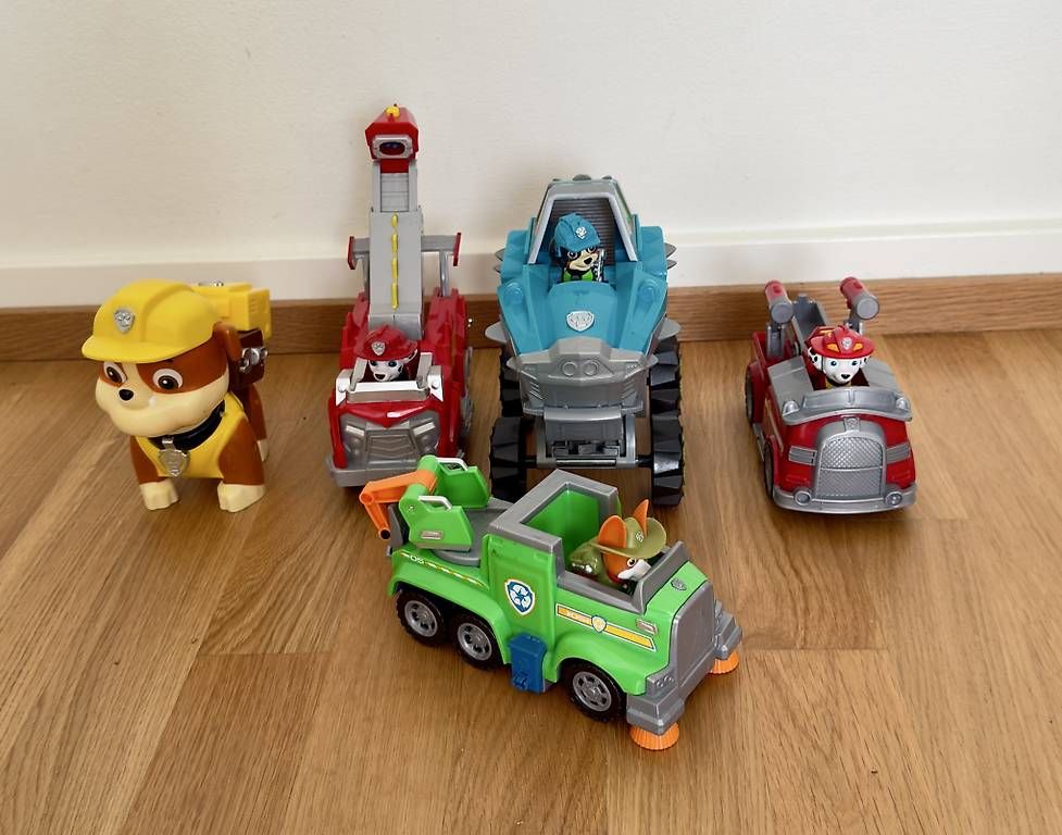 Giocattoli: Paw Patrol-Welpen auf einem Auto – Usato da Binningen venduto da rit_7nbr 4