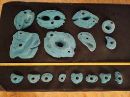 Klettergriffe und Tritte, blau, versch. Formen und Grössen