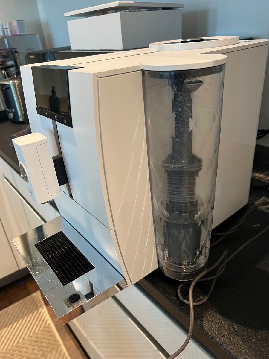 Jura Macchine per caffè & Macchine per espresso: Machine à café JURA – Usato da Hombrechtikon venduto da Limeandco 1