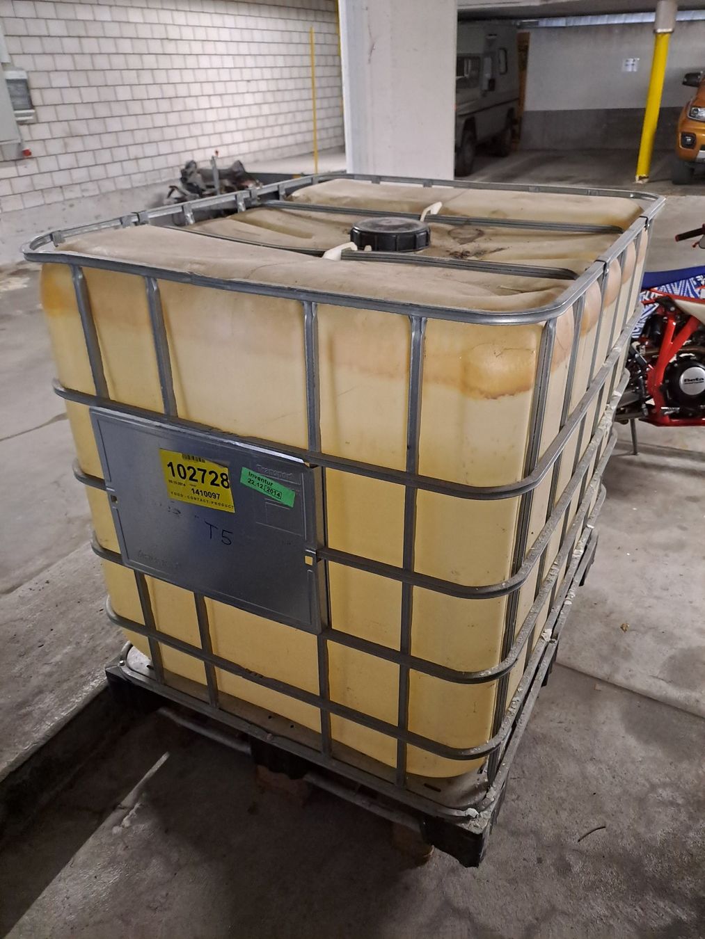 Contenitori edile: IBC Container 1000L / Ölfass – Usato da Ilanz venduto da Noahkauft1