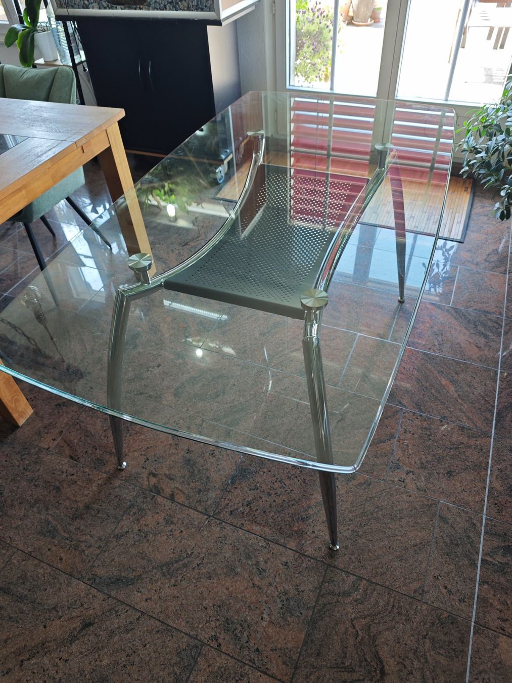 Tables: Glas Esstisch - Modernes Design – D'occasion à Rudolfstetten par Jassys 1