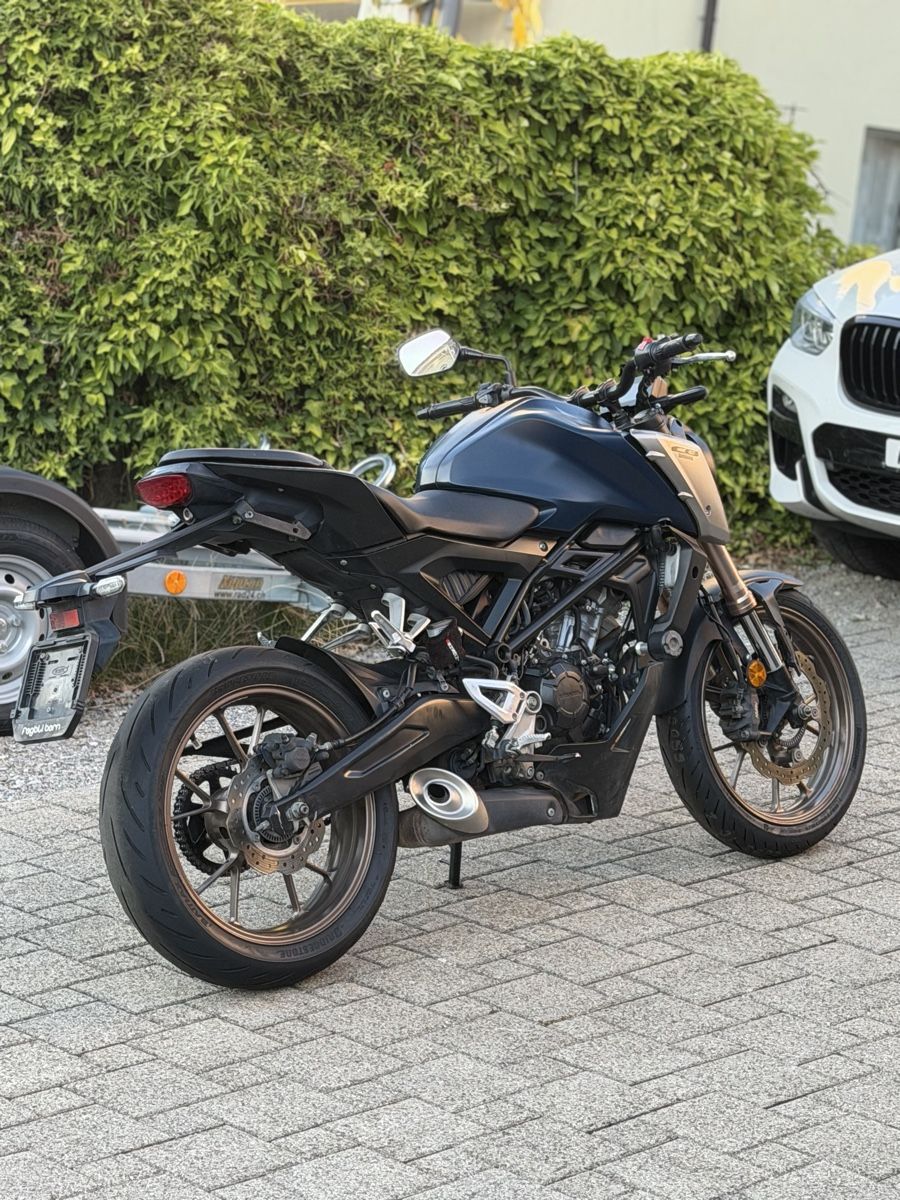 Honda Strasse: Honda CB125R Defekt – Defekt aus Appenzell von B-Quick 1