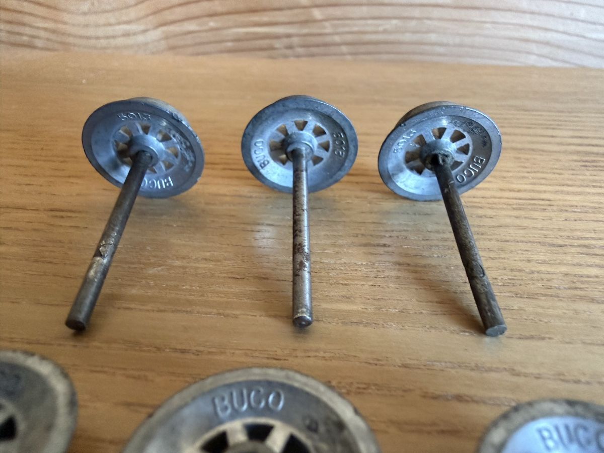 Buco Modellini di ferrovie: 6 Buco Vorlaufräder blank mit Achse – Usato da Amden venduto da vipernatter 5