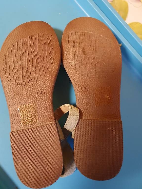 Scarpe da donna: Sandali – Usato da Biasca venduto da bar_qhz7 2