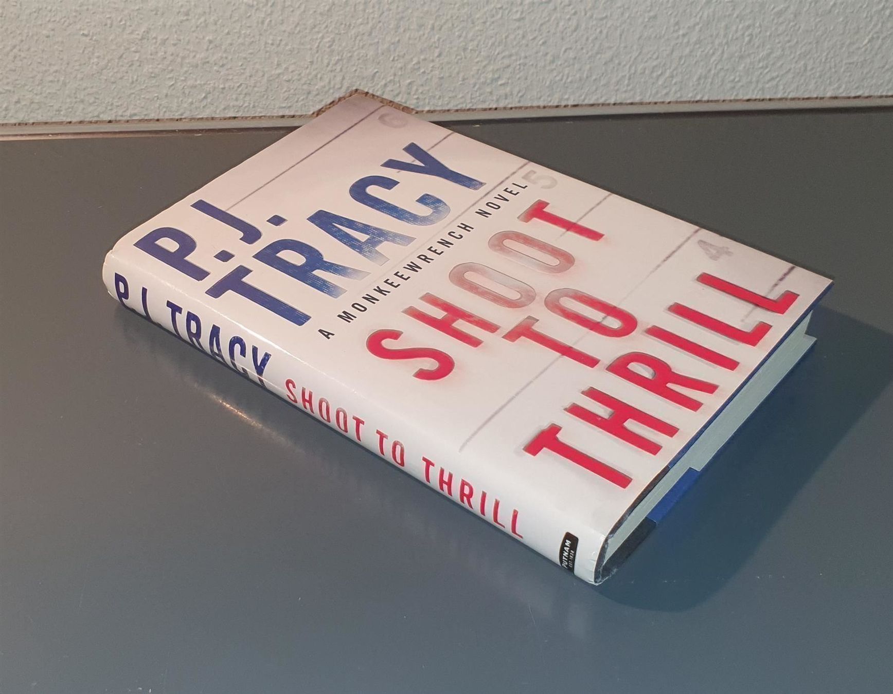 Libri: Shoot to Thrill von P.J. Tracey – Usato da Dübendorf venduto da Povo 2