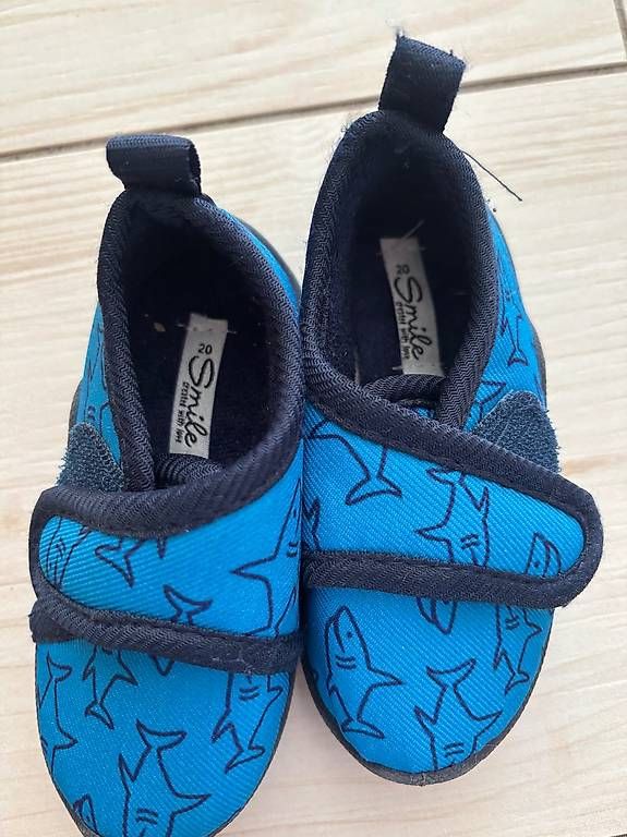 Scarpe per ragazzi: Pantoufles taille 20 – Usato da Chapelle-s-Moudon venduto da vanesso 1
