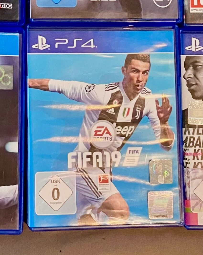 Sony Giochi: FIFA19 PS4 Spiel – Usato da Kaisten venduto da ren_db66