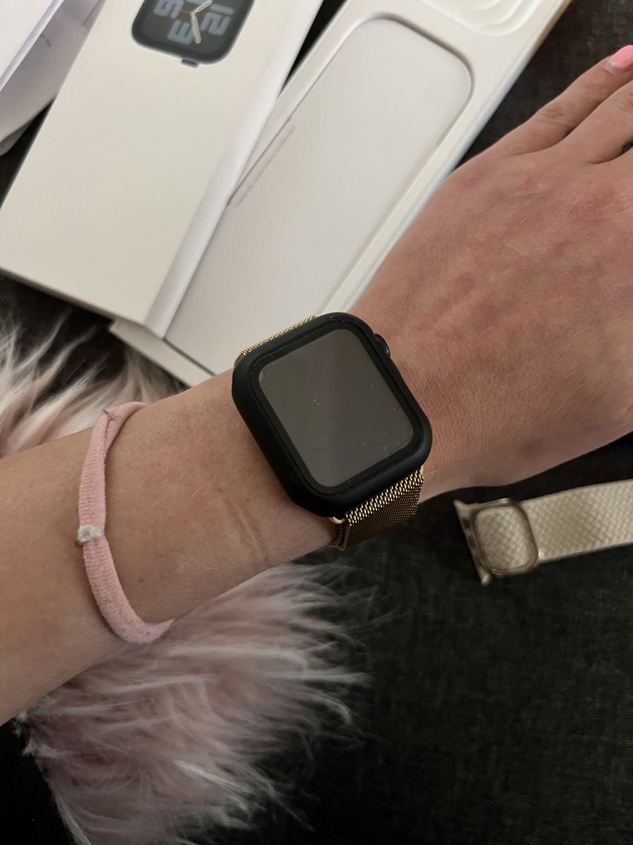 Apple Smartwatch: APPLE Watch SE 40mm schwarz – Usato da St. Gallen venduto da deborahM95 1