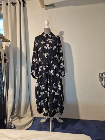 Blumen Kleid schwarz weiss Langarm mit Gürtel Grösse M