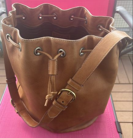 Braune PRADA Bucket Bag aus Leder, Top Zustand!