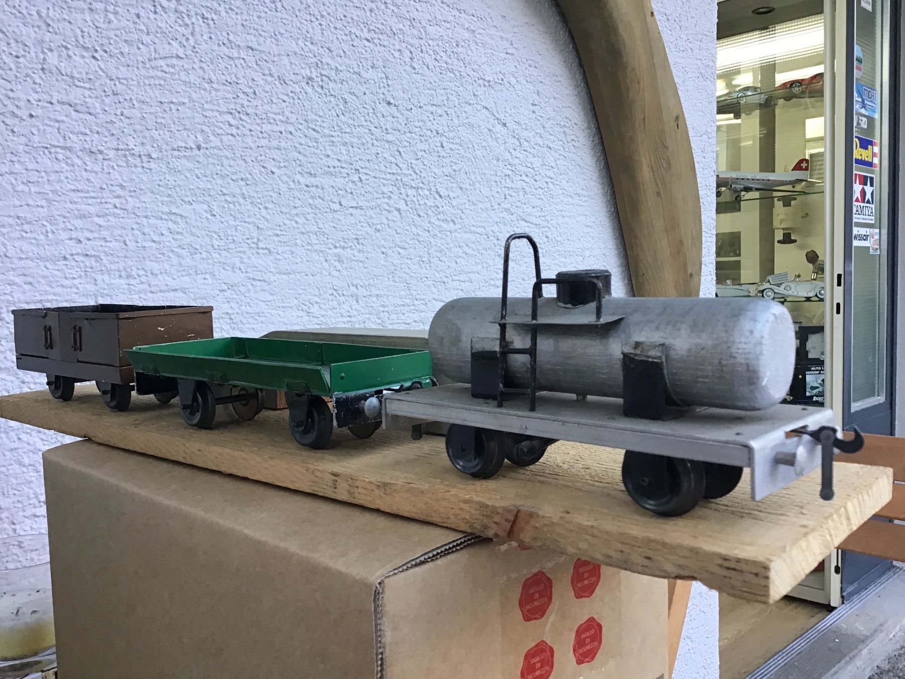 Modelleisenbahnen: Spur 0 Güterwagenset mit Rampe Kraft? – Gebraucht aus Männedorf von Modell-Spezialisten