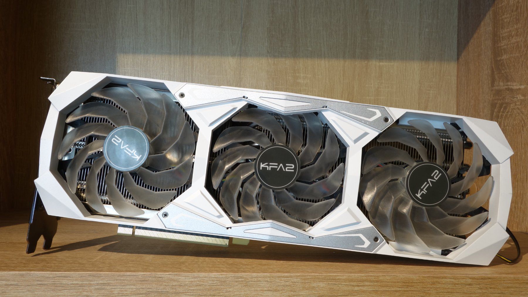 Nvidia Schede grafiche: KFA2 RTX 3070 Ti SG (weiß) Custom – Usato da Les Valettes venduto da lou_dp28 1