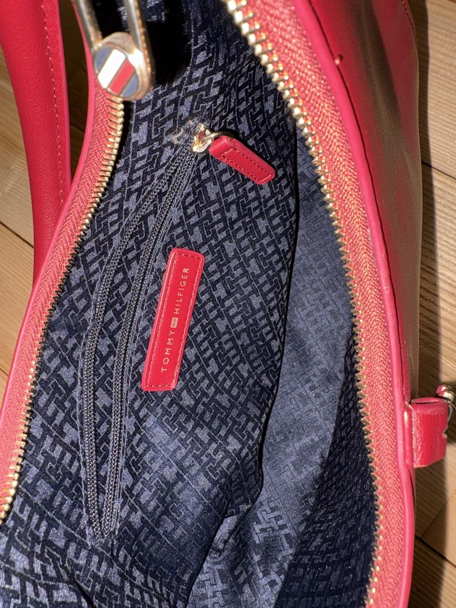Tommy Hilfiger Sacs: Tommy Hilfiger Schultertasche rot – Neuf (Voir description) à Basel par anschla. 4