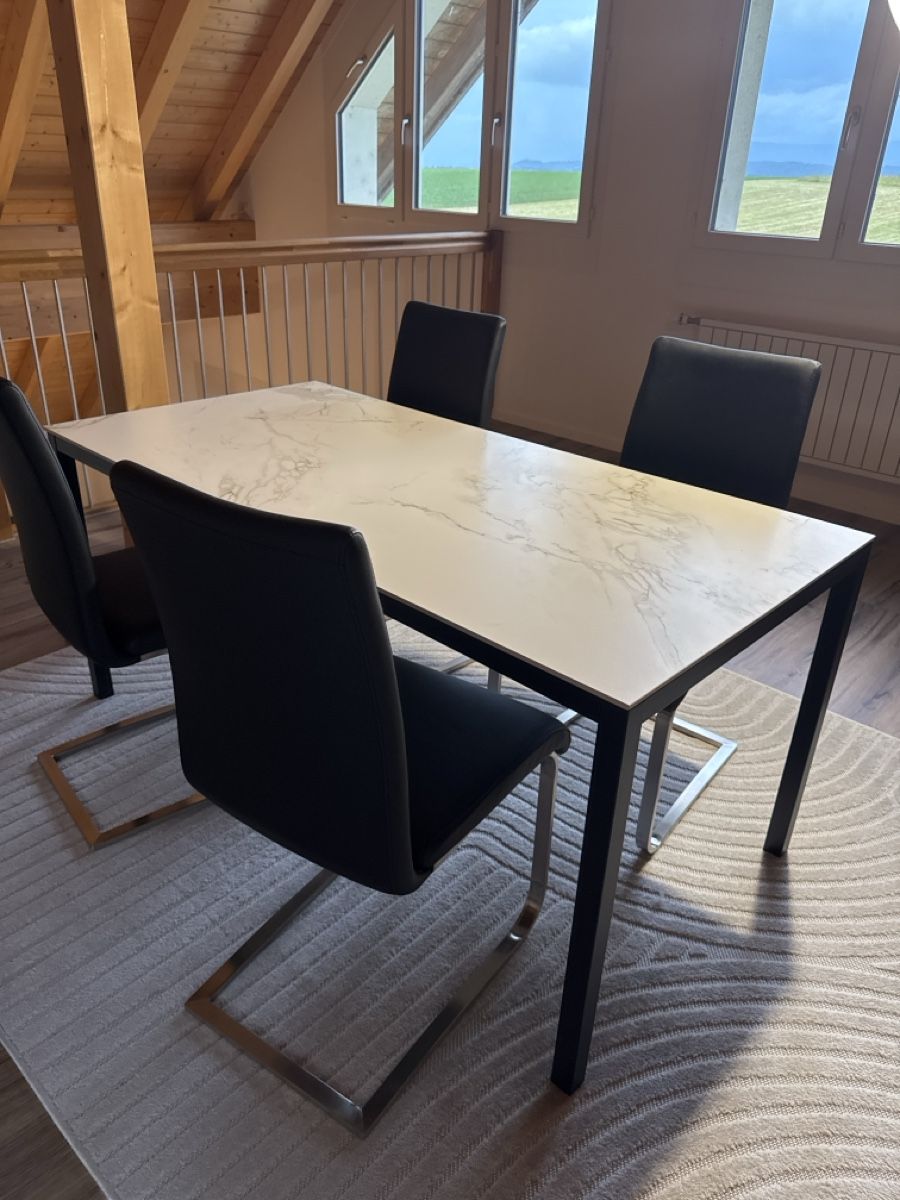 Tavoli: Tisch Marmoroptik inkl. 4 Stühle – Usato da Kallnach venduto da sch_f5qg 1