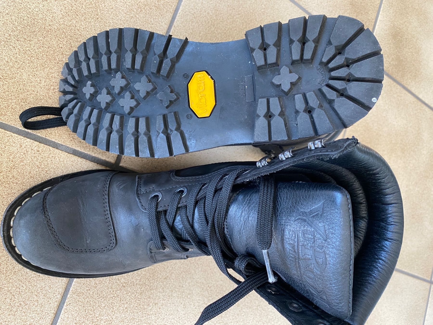 Scarpe da donna: Motorradschuhe – Nuovo (secondo la descrizione) da Buchs ZH venduto da chr_rl6r