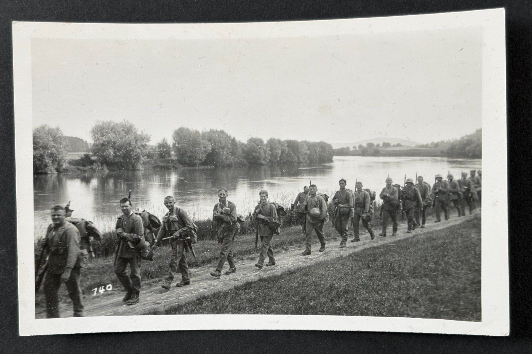 Cartoline postali: ANSICHTSKARTE SCHWEIZER ARMEE VERSCHIEBUNG – Usato da Ostermundigen venduto da wini63