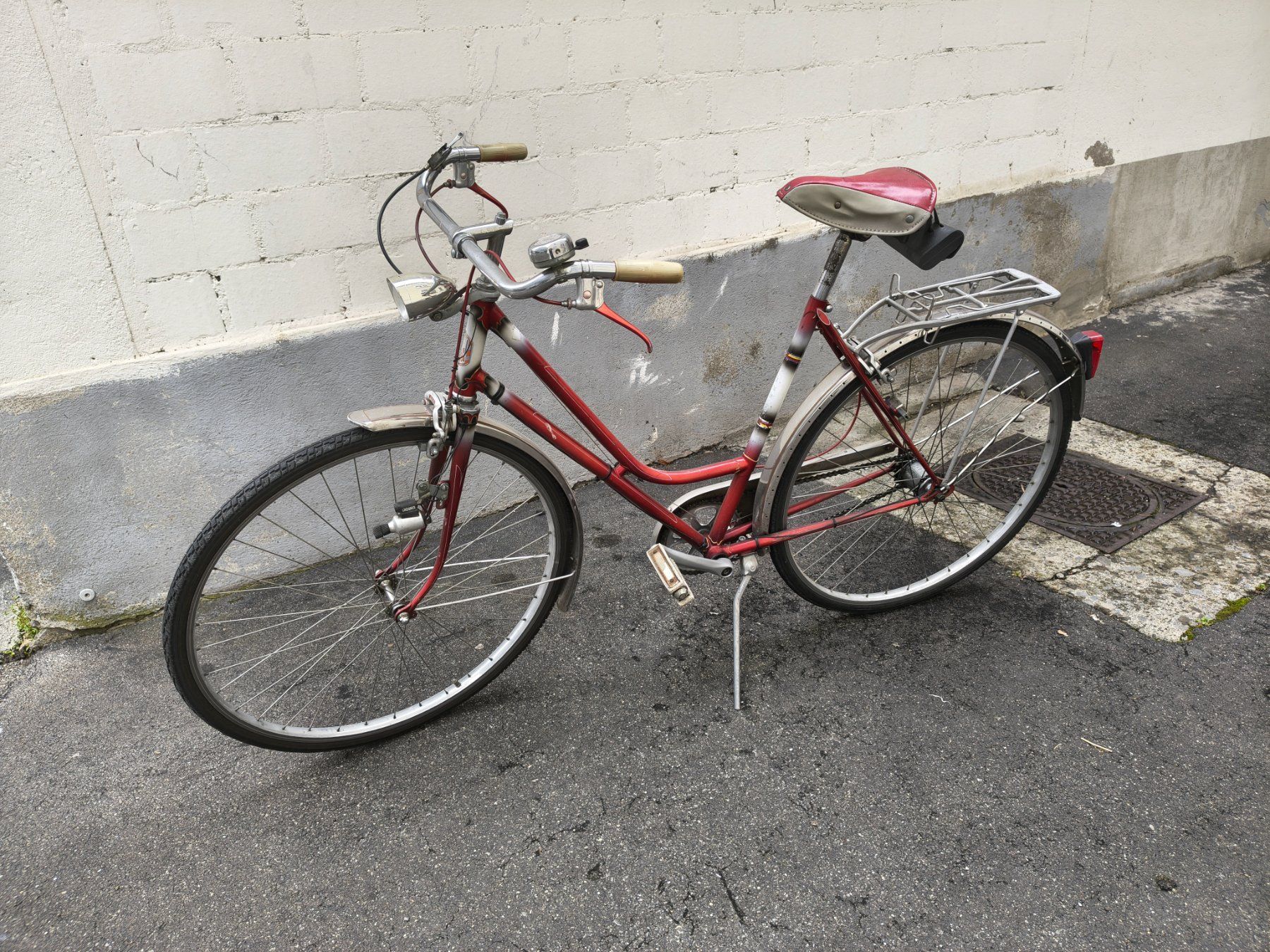 Biciclette: Retro Fahrrad, Weinrot – Usato da Kriens venduto da Cyrllek