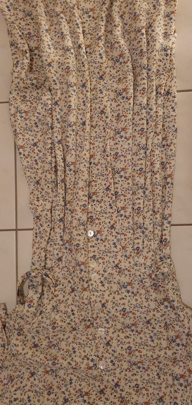 Kleider: Sommerkleid mit Blumenmuster, Gr. 44, Top Zusta – Gebraucht aus Einsiedeln von sus_8gdc 2