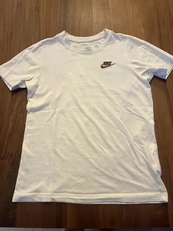 Nike Tee T-Shirt weiss mit kleinem Logo gebraucht
