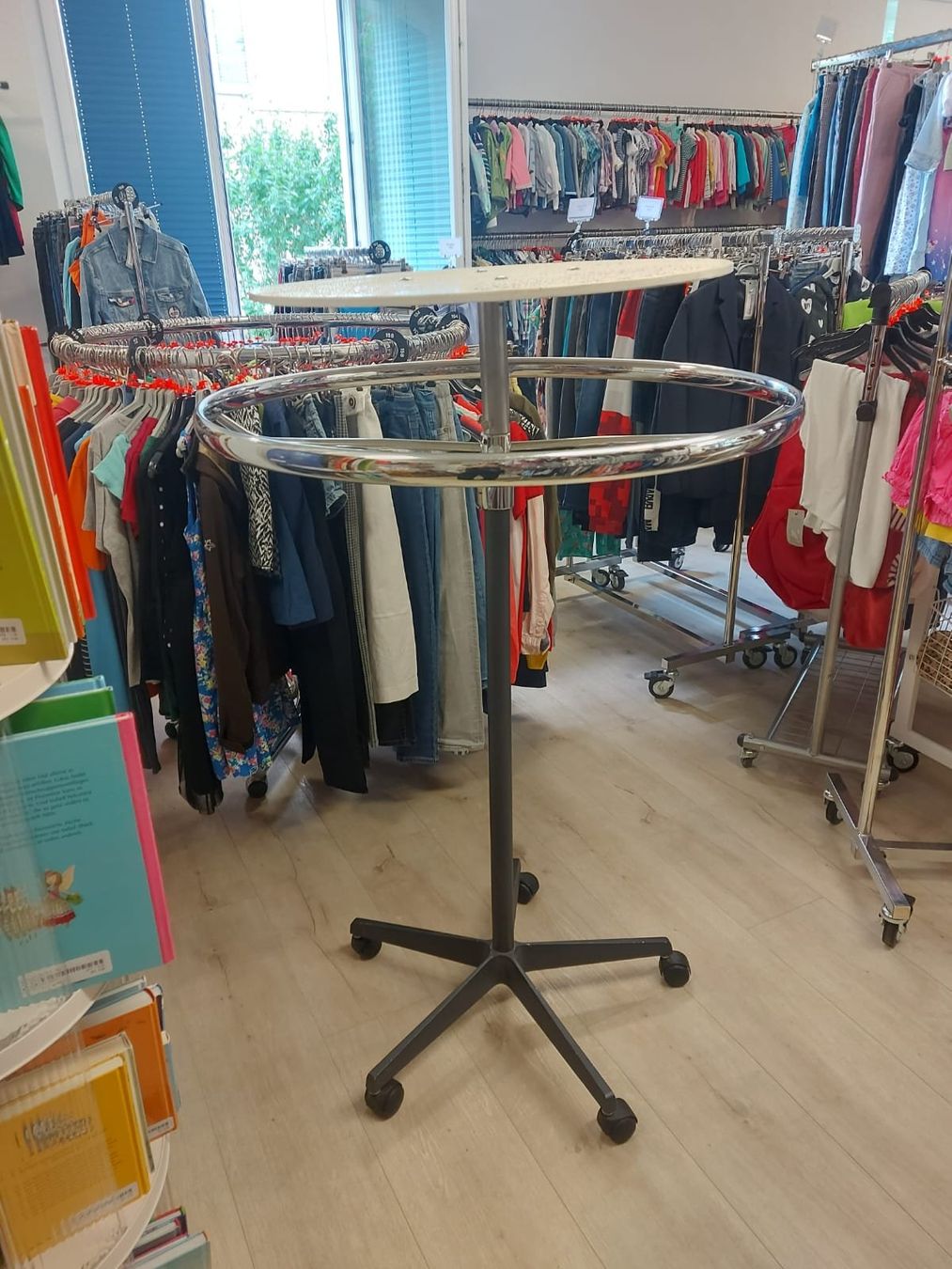 Garderobe: Kleiderständer rund 83cm – Gebraucht aus Romanshorn von Simon78