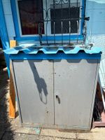 Metallschrank mit sehr viel Zubehör