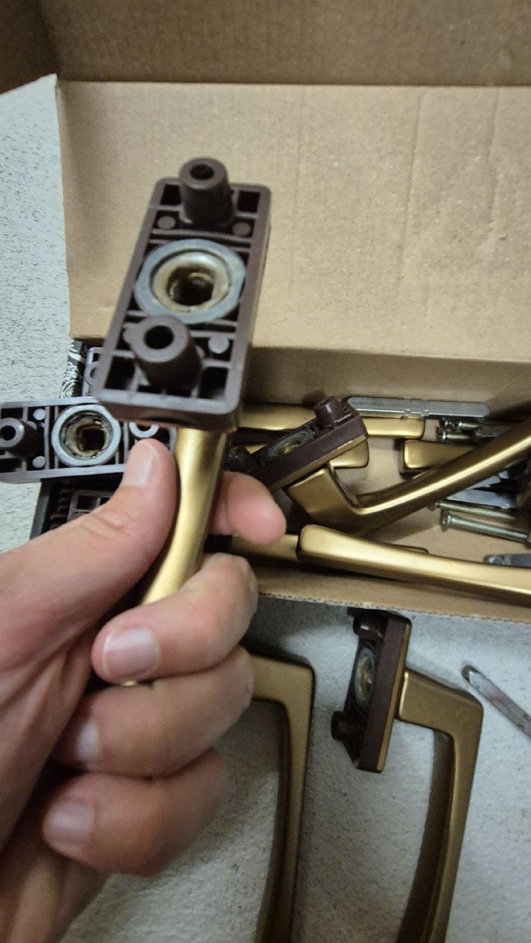 Finestre: Vintage Fenstergriffe, goldfarbe Messing – Usato da Lenzburg venduto da DobrzynM 2