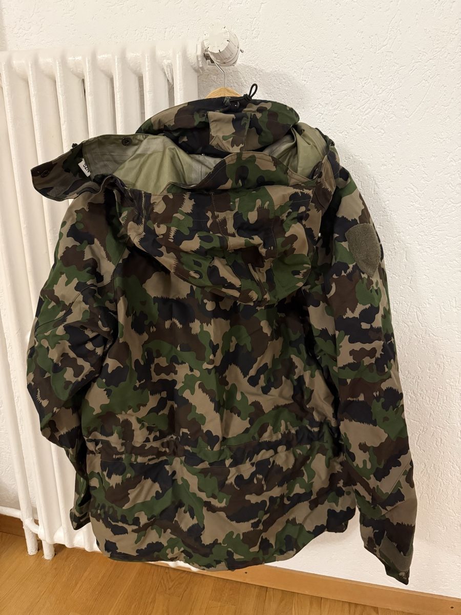 Schweizer Armee Uniformi: Veste armée suisse gortex avec capuche  – Usato da Lausanne venduto da ene_yf7n 1