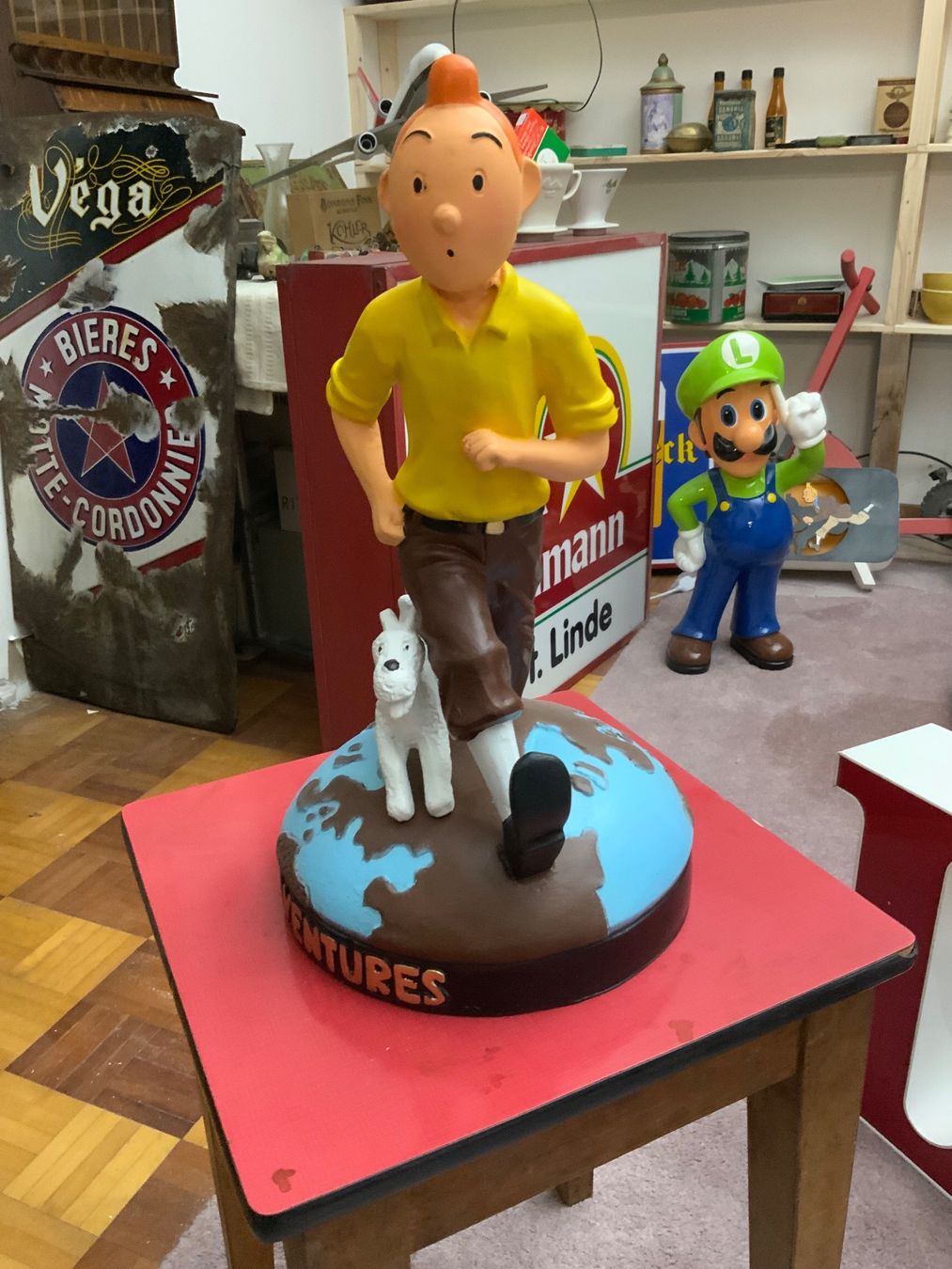Comics: Tintin Figur mit Milou auf Globus Studio Aventures – Gebraucht aus Willisau von Minali 1