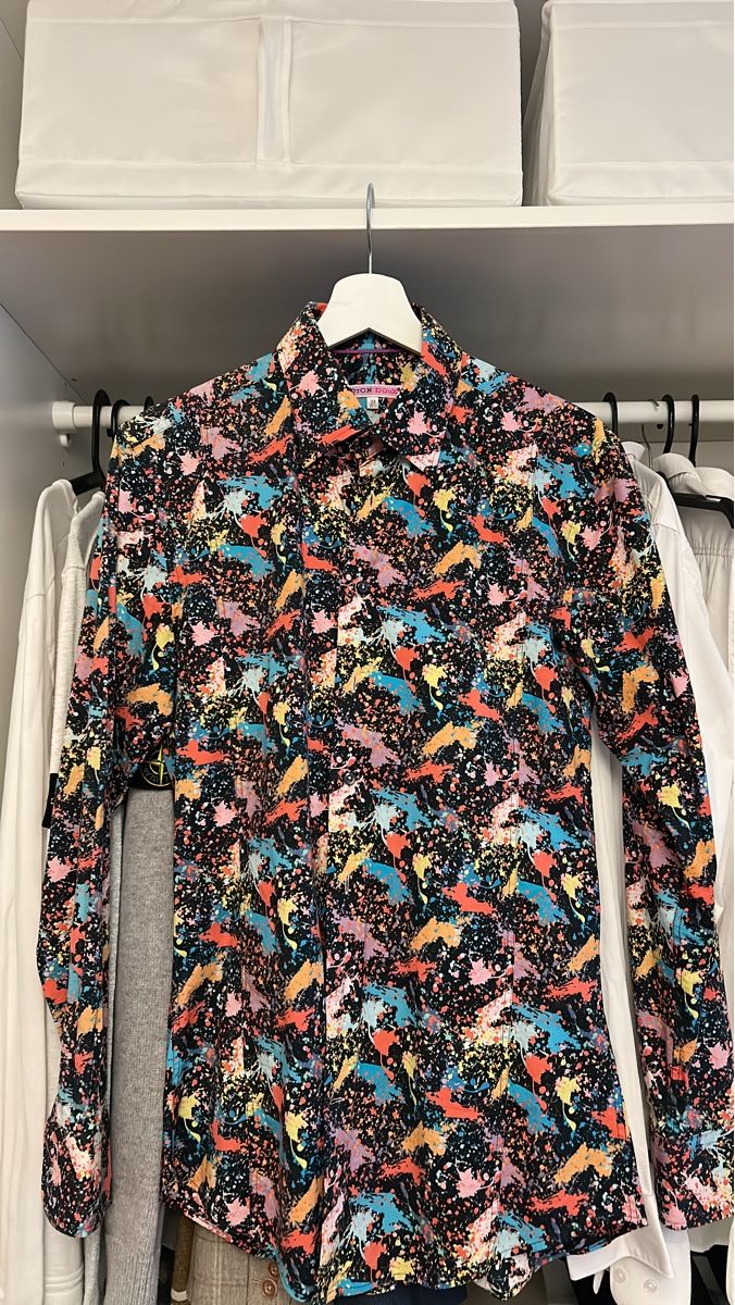Camicie: Unique Splatter Paint Shirt, Colorful Design, Spring Ready – Usato da St. Gallen venduto da tim_6btw