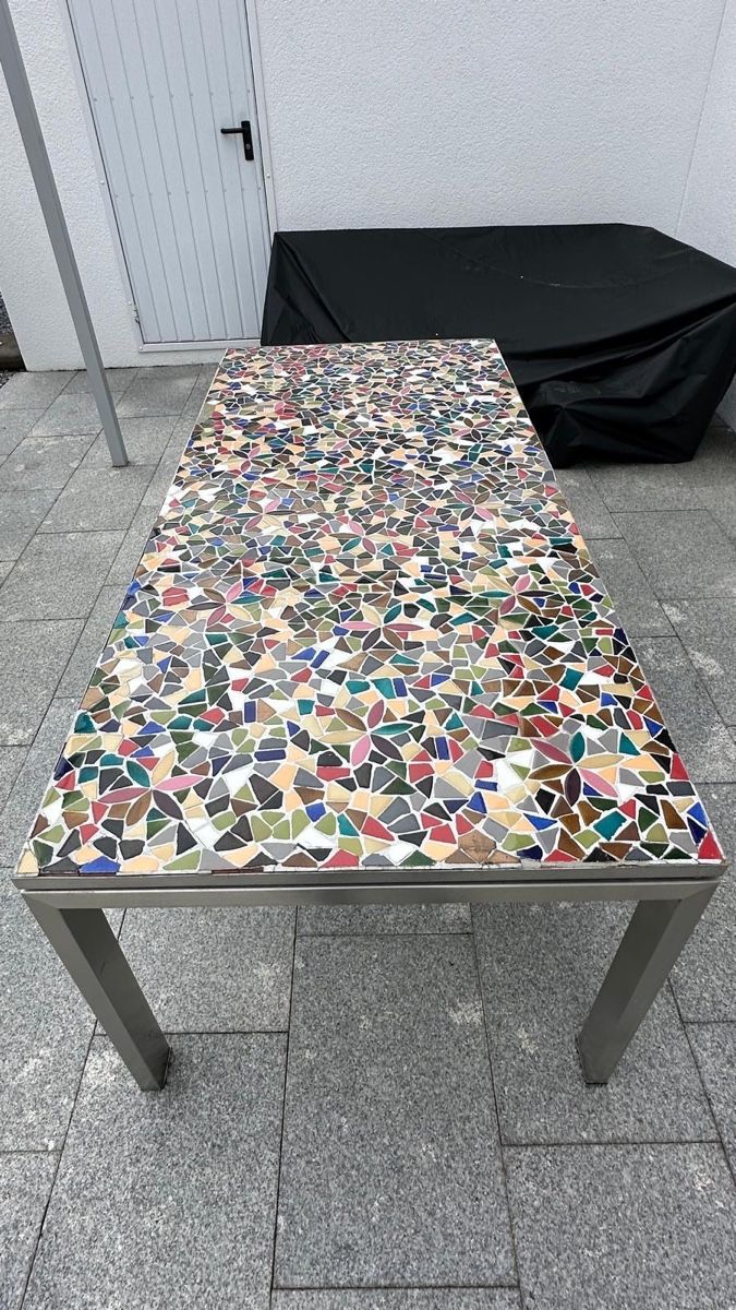 Tavoli: Wunderschöner Mosaik Gartentisch – Usato da Mettmenstetten venduto da Gabriela.Vieira 2