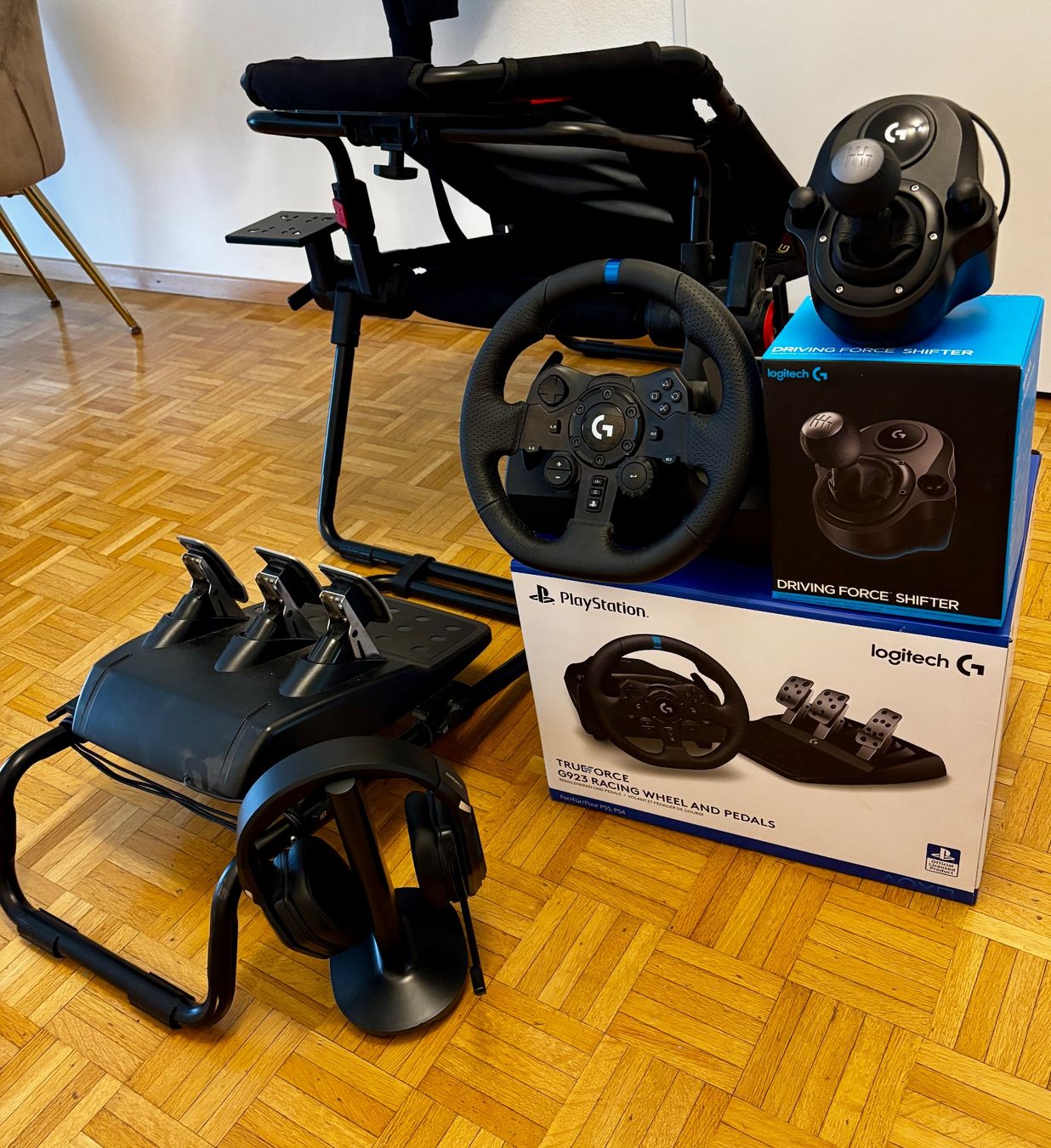 Sony Konsolen: Logitech G923 + Shifter + Next Level Racing GT + Headset OVP – Gebraucht aus Regensdorf von all_2tcd 2