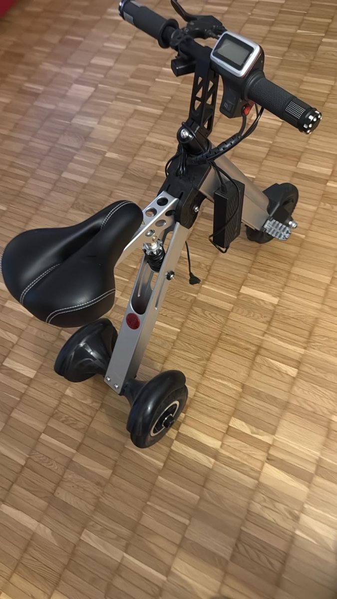Scooter: Faltbares Elektro Dreirad E-Scooter mit Sitz inkl. Ladegerät – Nuovo (secondo la descrizione) da St. Gallen venduto da Rgoerkem 3