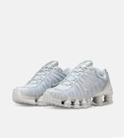 Baskets Nike Shox TL, coloris argent, état neuf