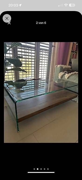 Tavoli: Moderner Glas-Couchtisch mit Holzplatte  – Usato da Winterthur venduto da N.Klimsa 1