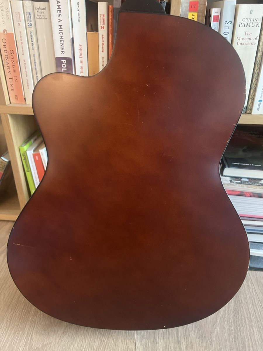 Strumenti musicali: Konzertgitarre elektrisch – Usato da Cham venduto da Jaenu. 4
