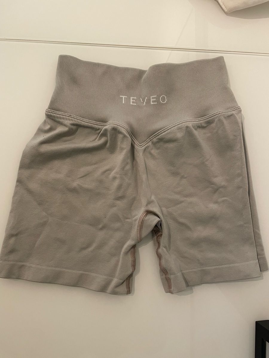 Teveo Hosen: Shorts TEVEO beige Grösse S  – Gebraucht aus Fällanden von hannah_bofinger