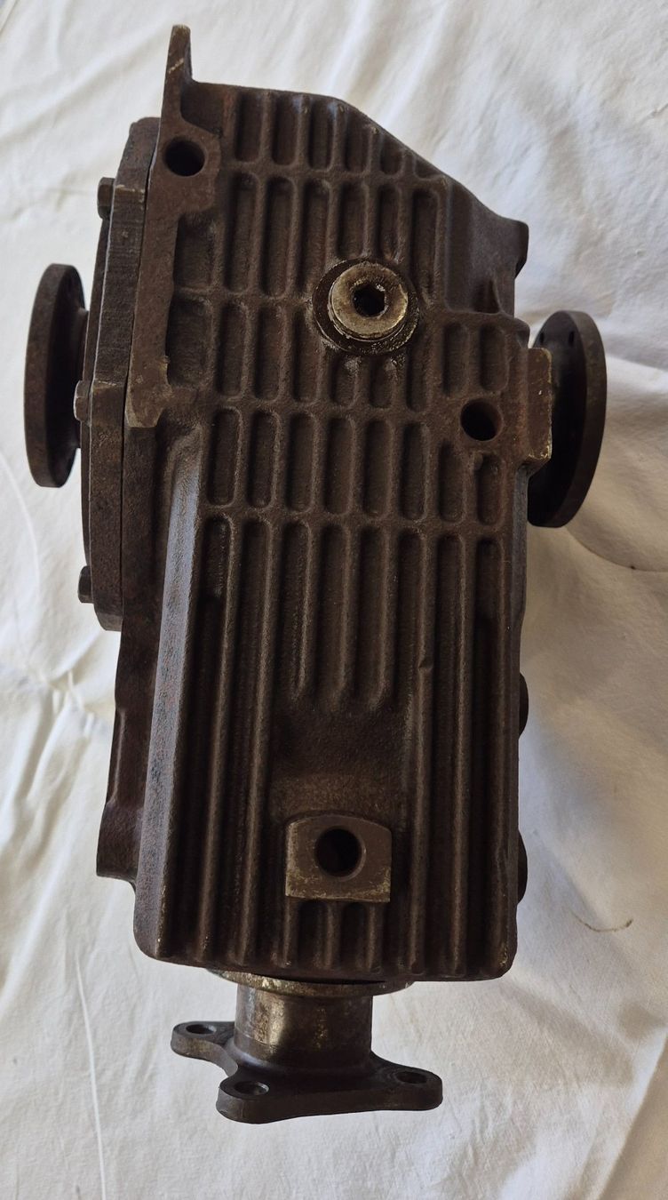 BMW Tutti pezzi di ricambio auto: BMW E12 520i Hinterachsdifferential, 3.9 : 1 Übersetzung – Usato da Bremgarten AG venduto da Osella5 3