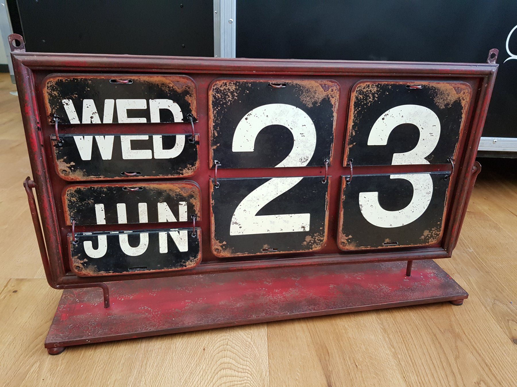 Calendari: Ewiger Kalender aus Metall – Usato da Büron venduto da preact
