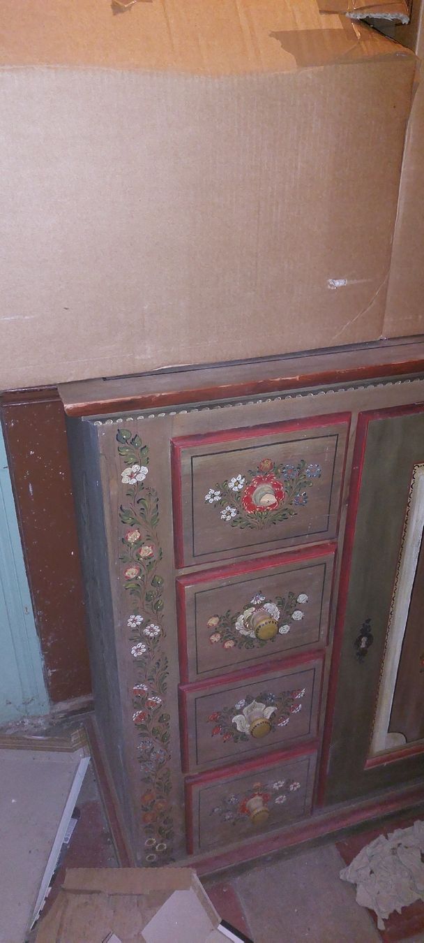 Armadi: Antiker Schrank, Bauernmalerei, Buffet – Usato da Brislach venduto da ericCH 1