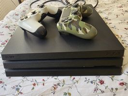 PlayStation 4 PRO  avec 2 manettes